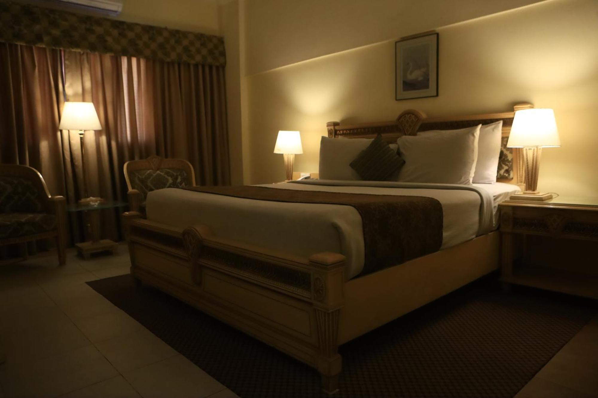 Mehran Hotel Карачи Экстерьер фото