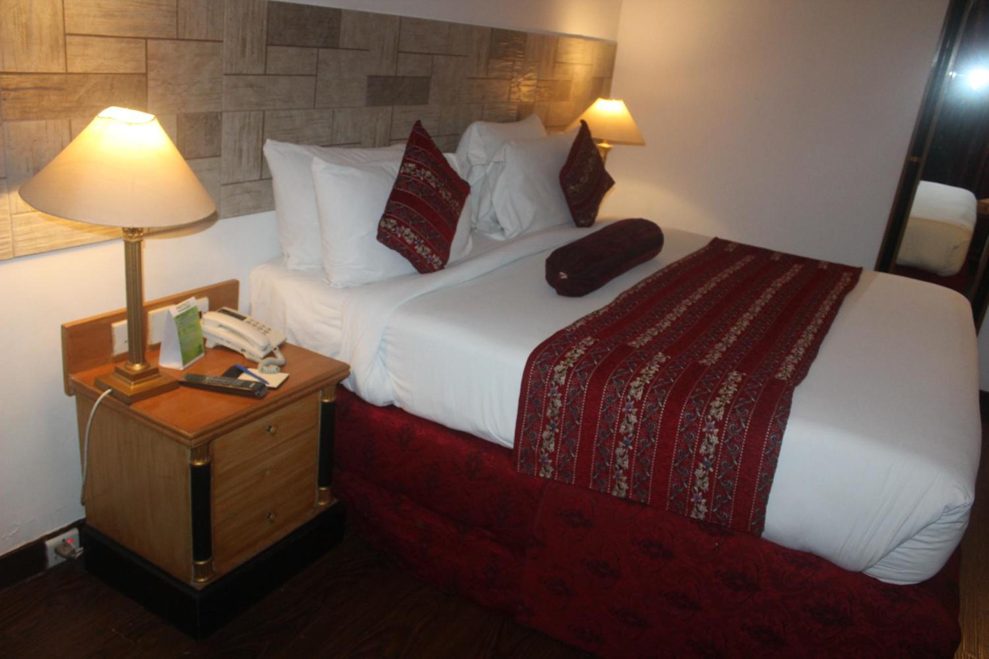 Mehran Hotel Карачи Экстерьер фото