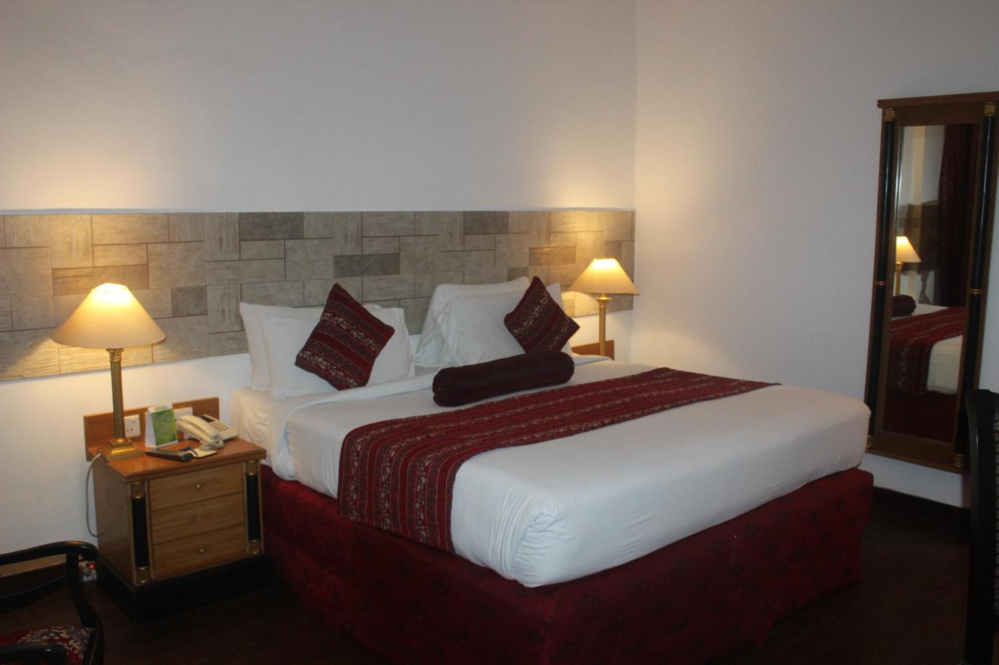Mehran Hotel Карачи Экстерьер фото