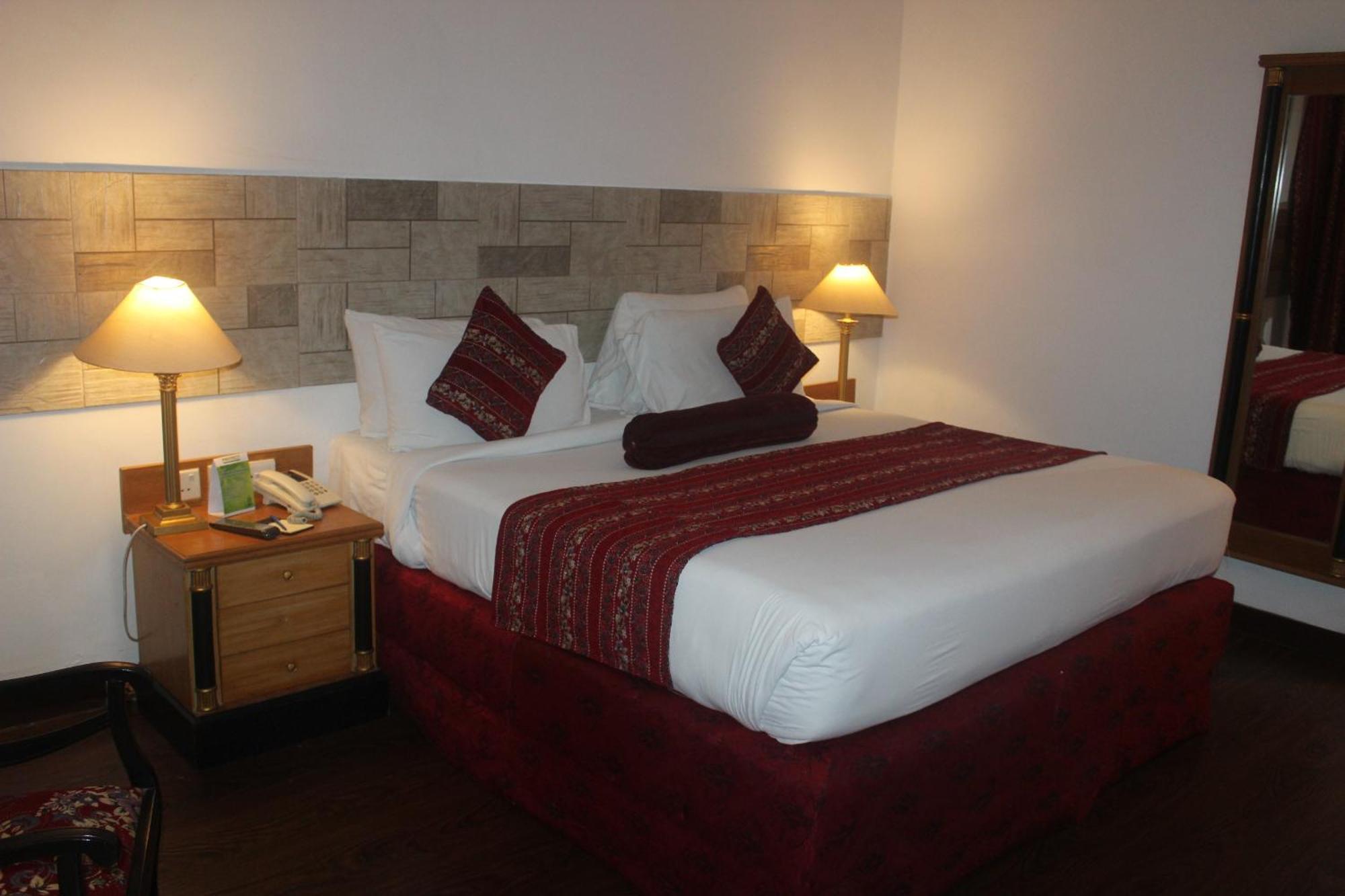Mehran Hotel Карачи Экстерьер фото
